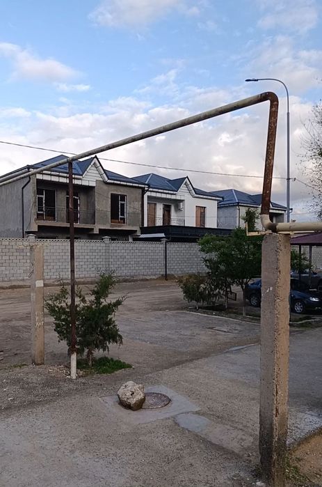 2 этажлы черновой ремонтта турган уй сатылады. Бахасы 888 миллион сум.