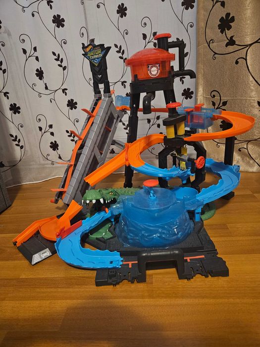 Hot Wheels City Ultimate Gator Car Wash