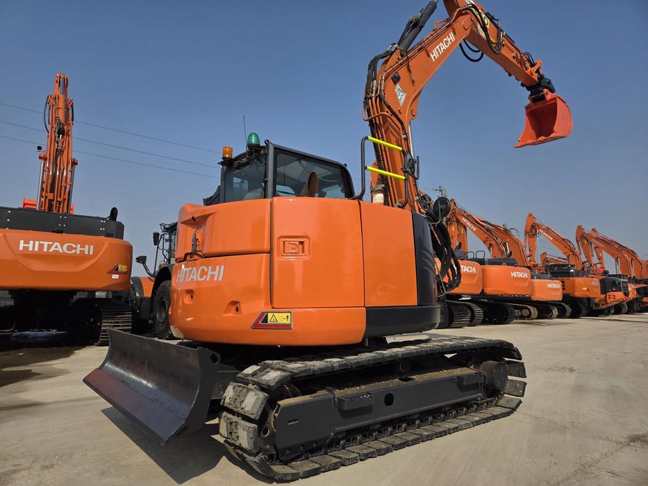 Hitachi ZX85, 2021, 4.054h, LAMA nivilare, CUPLA RAPIDA HIDRAULICA+2 CUPE EXCAVARE NOI+CUPA TALUZ NEINCILNABILA noua, senile pad cauciuc 80% ok, inst picon, Aer cond, camera spate, ridica 4t, revizia facuta, posibilitate leasing 4 ani-PROMOTIE 56.900 EUR+