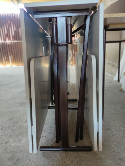 Продам книжный стол