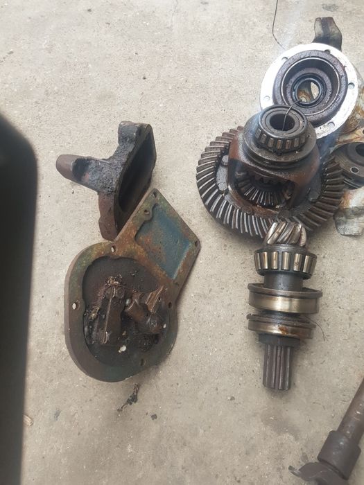 Vînd carcasa diferențiat,pentru transmisie 445