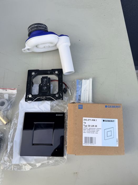 Pisoar Flaminia /clapeta Geberit sistem complet cu chit de instalare