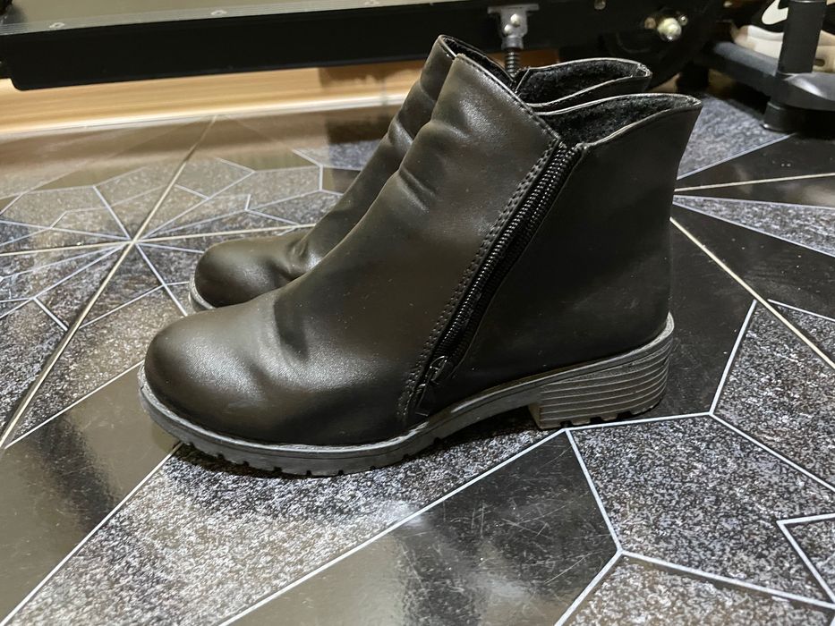 Продам ботинки 36 размер