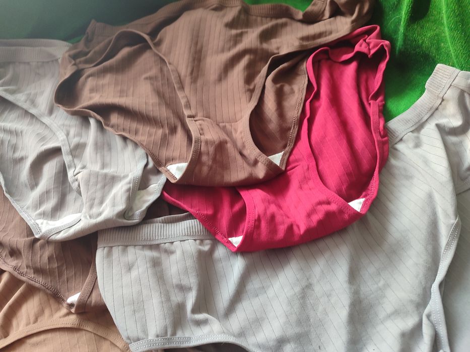 Продам женские плавки.