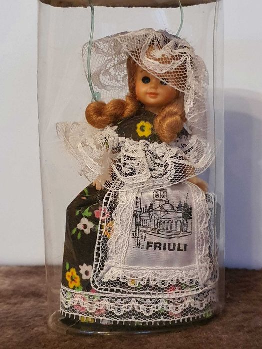 Papusa FRIULI cu ochii din sticla albastra
