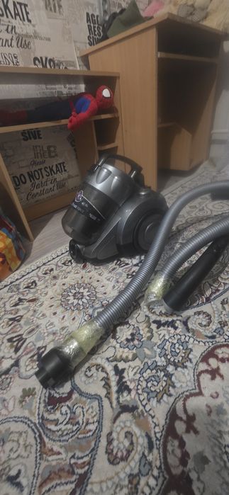 Продам Пылесос  торг.