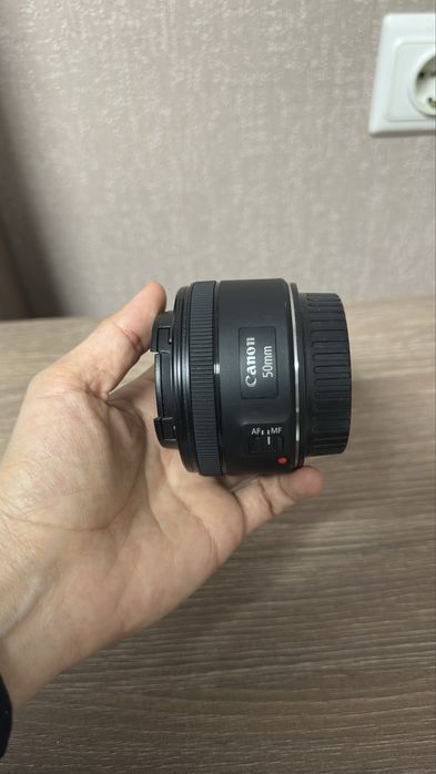 Фотоапарат Canon 250D