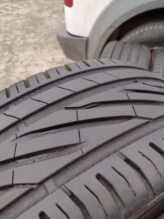Перфектни 2бр 225/45/19 Uniroyal RS5 dot4919