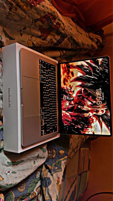 Laptop Apple MacBook Air 13, Procesor Apple M4, 10 nuclee CPU si 8 nuclee GPU, 16 GB RAM, 256 GB SSD, Silver, INT KB