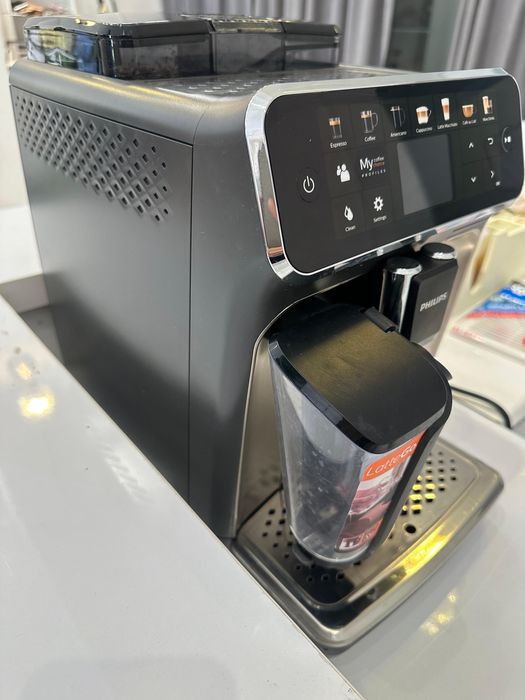 Продаётся кофемашина Philips (LatteGo)