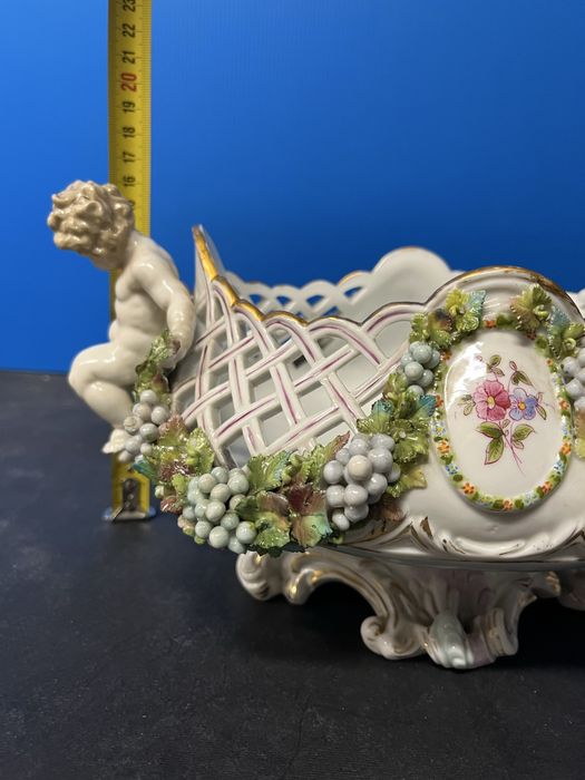 Колекционерска,порцеланова жардиниера Volkstedt,Germany