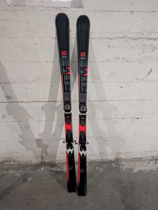 Vând ski Marka Volki