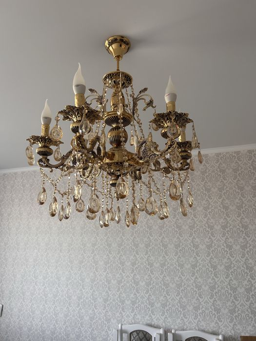 Продам люстру,