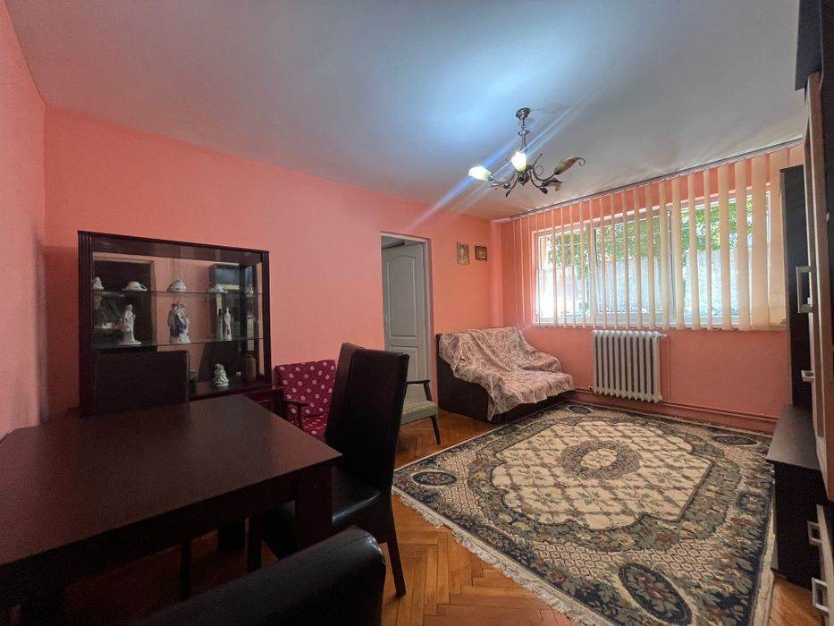 Vând apartament două camere centru