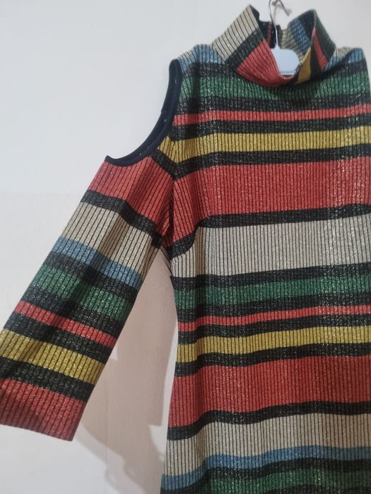 Rochie lungă cu umeri goi