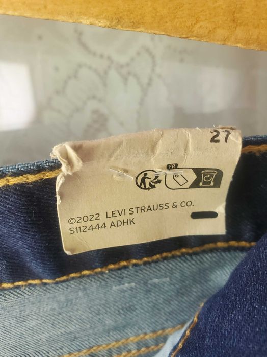 Blugi dama Levi's noi cu eticheta