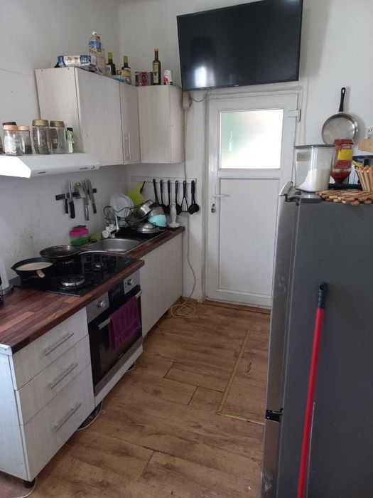 Inchiriez 2 camera casa