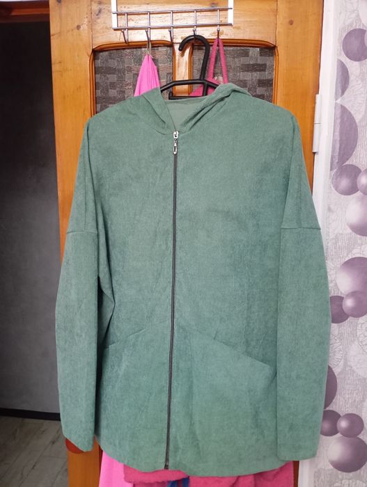 Продам женские вещи.