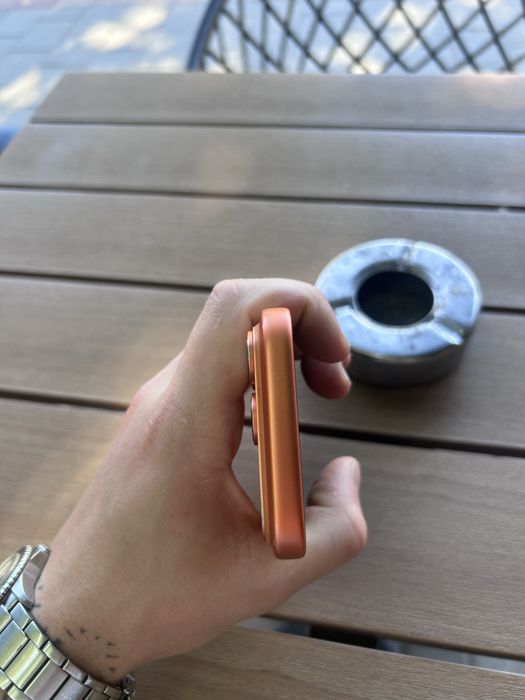 Продавам iphone 17 pro 256gb