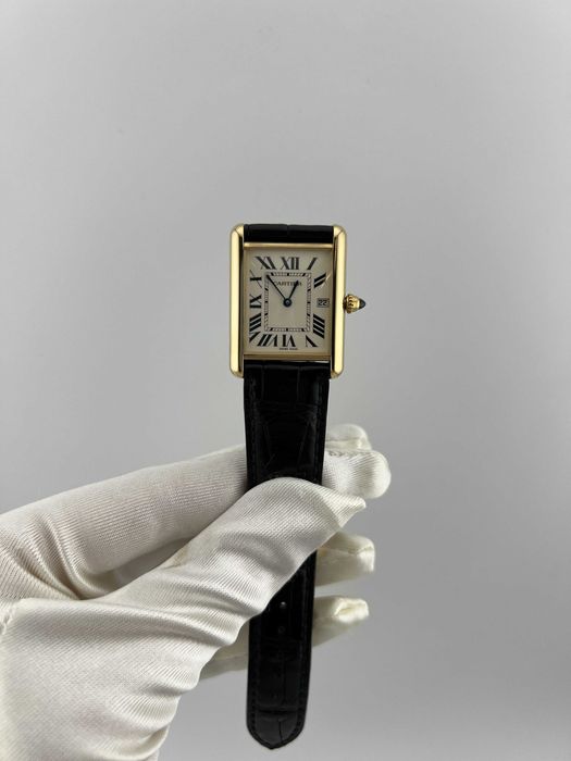 Наручные часы Cartier Tank