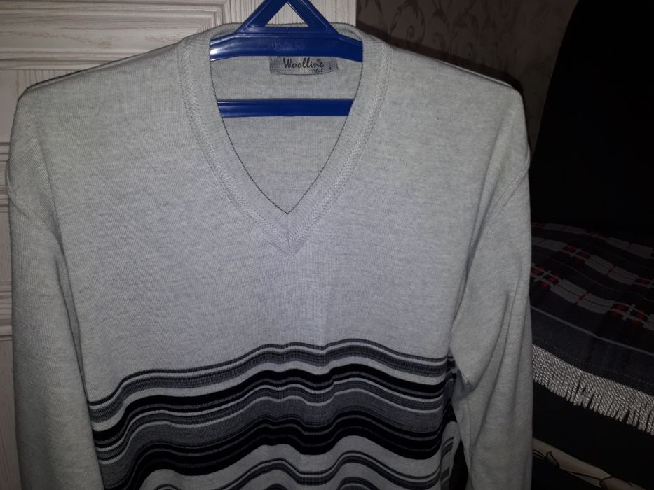 Продам полувер, свитер.