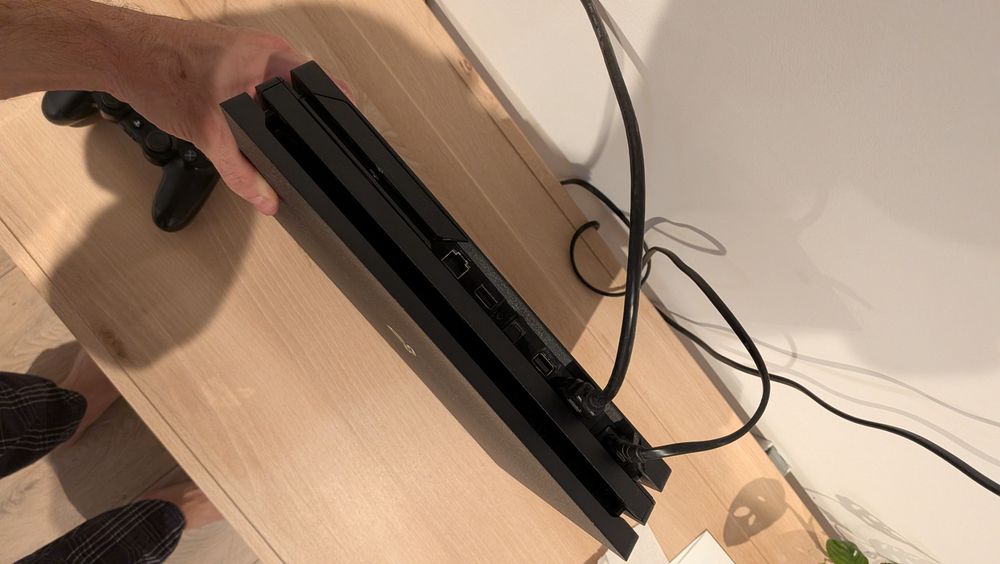Ps4 pro 1 TB Controller original