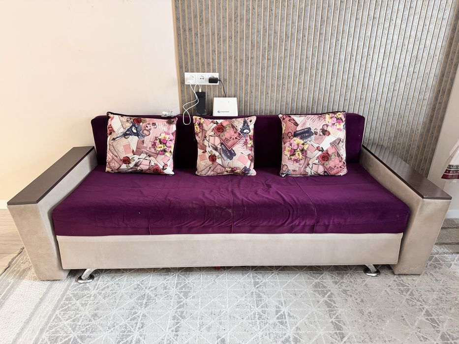 Диван среднем состаянием