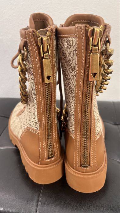 Ghete Guess maro cu lant detasabil