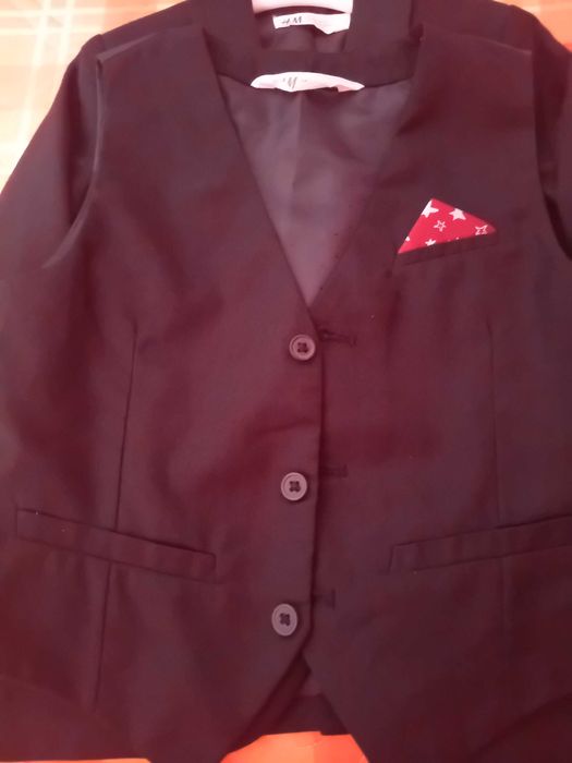 Детско черно сако марка H/M за момче и елек към него.