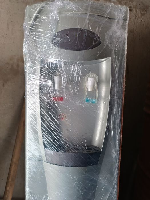 Продам диспенсер для воды