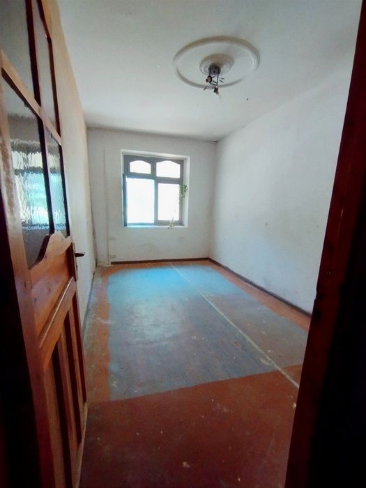 Срочно продаётся Микрорайон-Согдиана 3х ком кв на 1 этаже