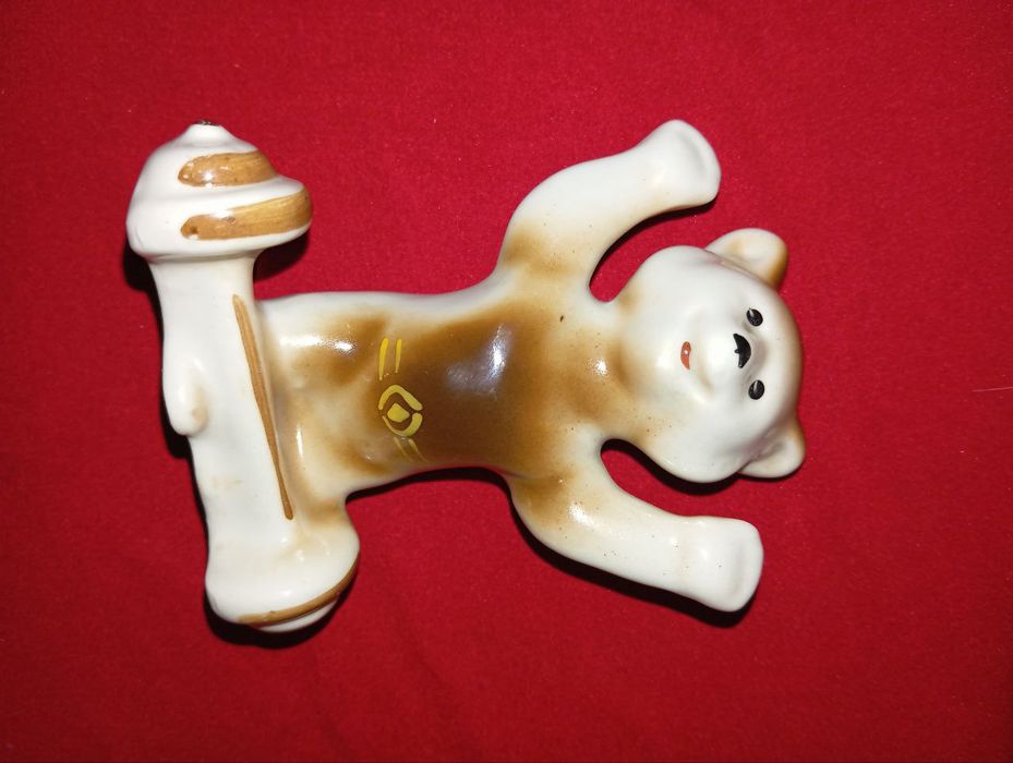 Продаётся  советский  статуэтки  хороший  состояние