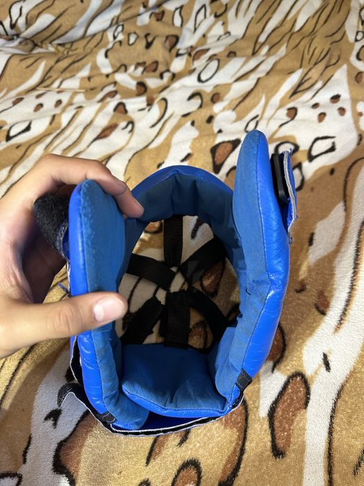 Боксерский шлем.