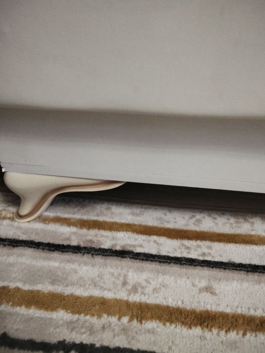 Продам пуфик , белый. 20 тыс