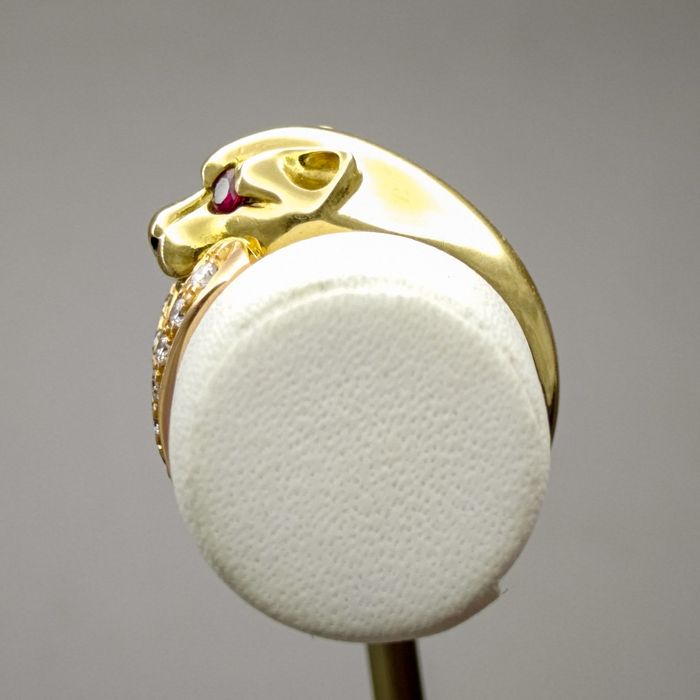 Златен пръстен Cartier с диаманти и рубинии