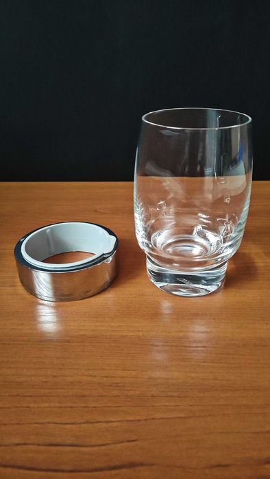 Прекрасна чаша с масивна подложка/държач от неръждаема стомана