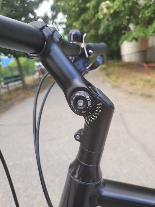 Bicicleta Cube Hyde Pro Black 2023 Full Black Frane Hidraulice pe disc Transmisie pe Curea Treking City Bicycle