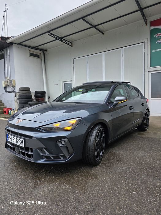 Cupra(seat)leon/1.5tsi hibrid/trapa panoramic/2025/Sennheiser/camera