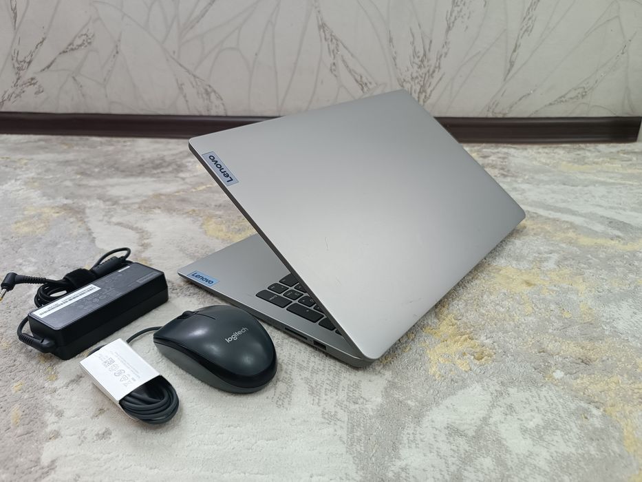 Ноутбук LENOVO Ryzen 3