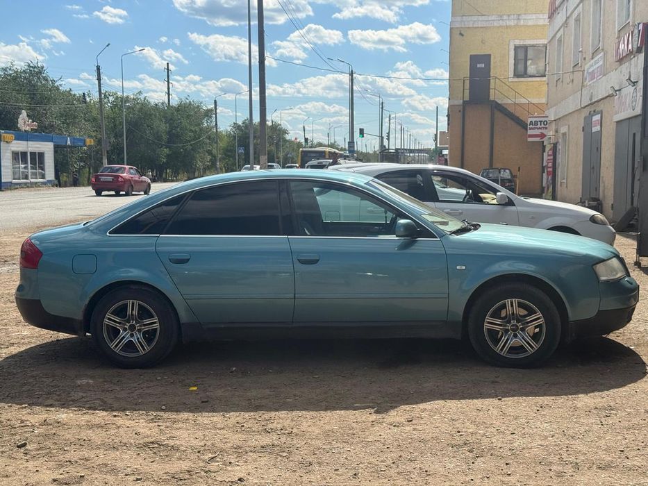 Машина сатылады.