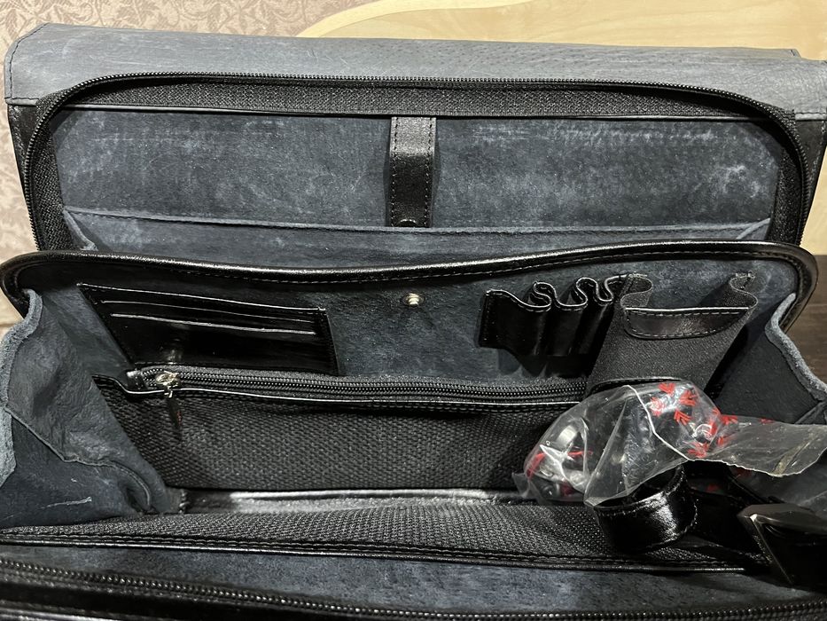 Продам портфель кожаный