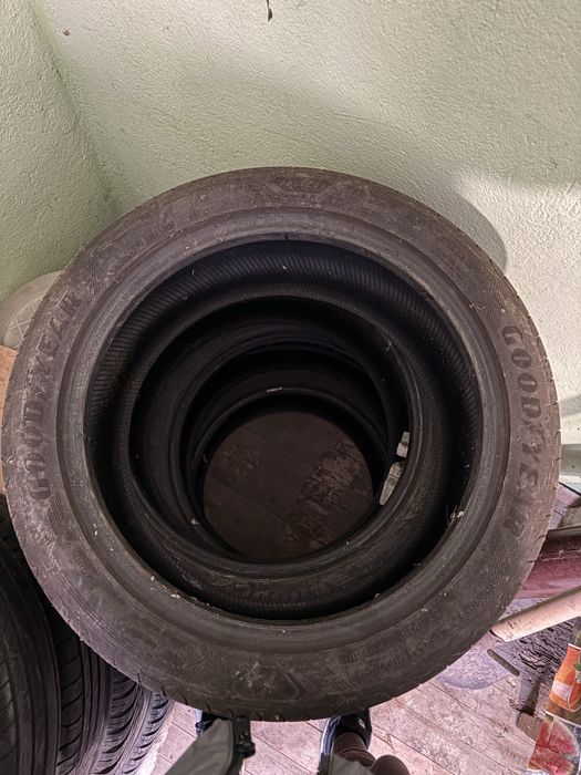 Гуми.    235/45R17
