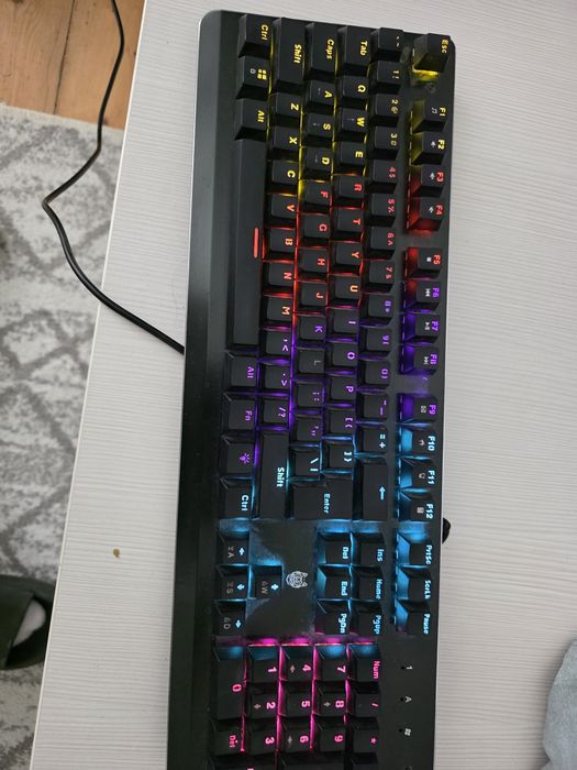 Tastatura mecanica cu led-uri