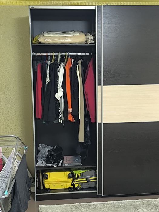 Шкаф купе трехдверное