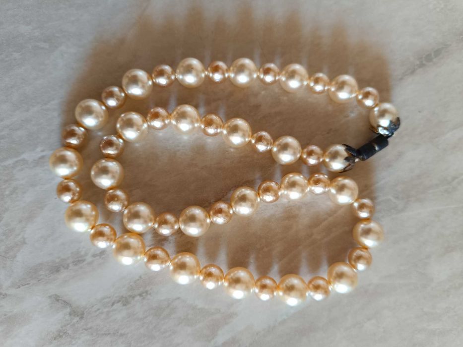 Продавам три перлени огърлици