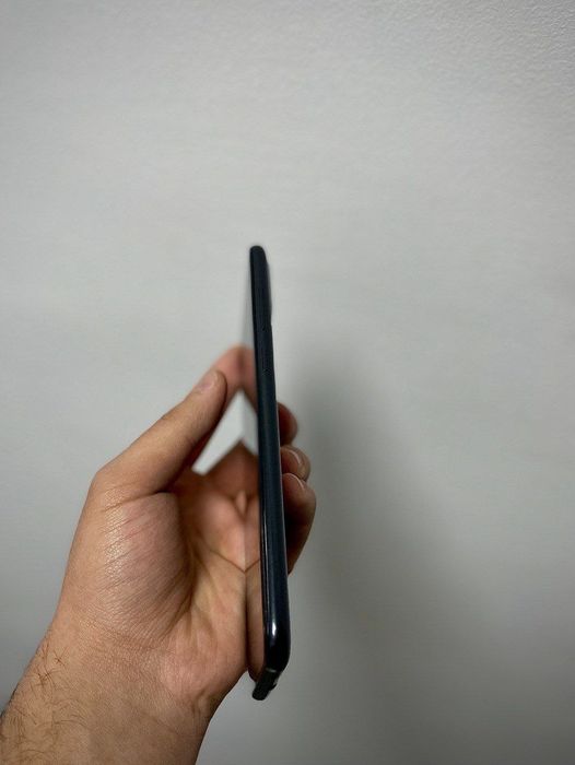 Samsung A 11 holati o'rta