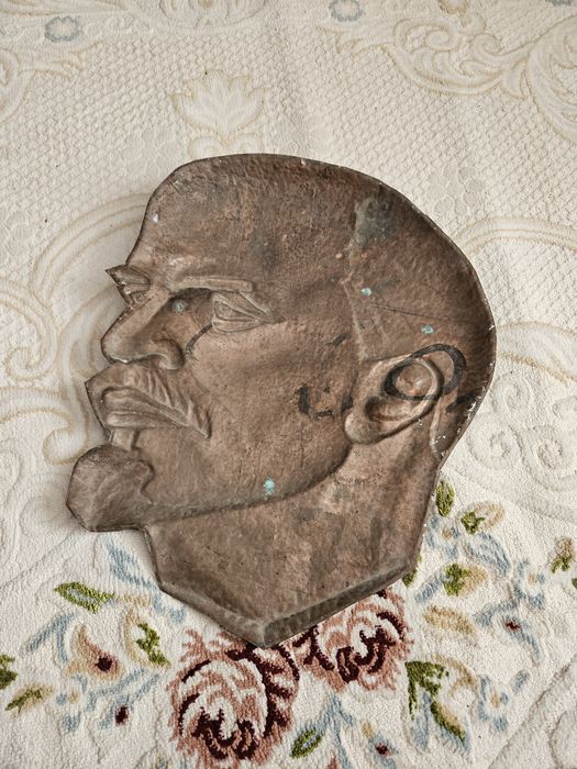 Портрет Ленина медный