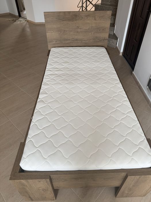 Vând pat 90x200 de o persoană JYSK
