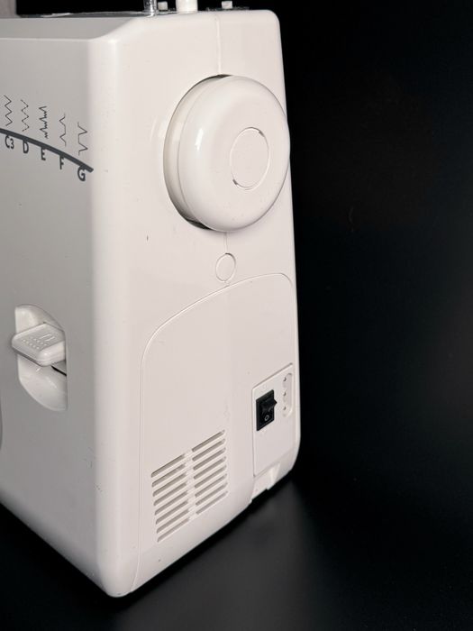 Швейная машинка Janome RE-1706