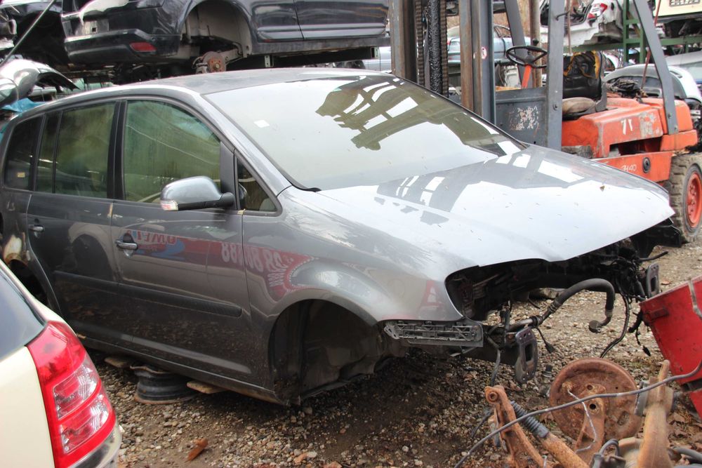 Фолксваген Туаран 1.9 TDI  Volkswagen Tuaran 2004  - само на части